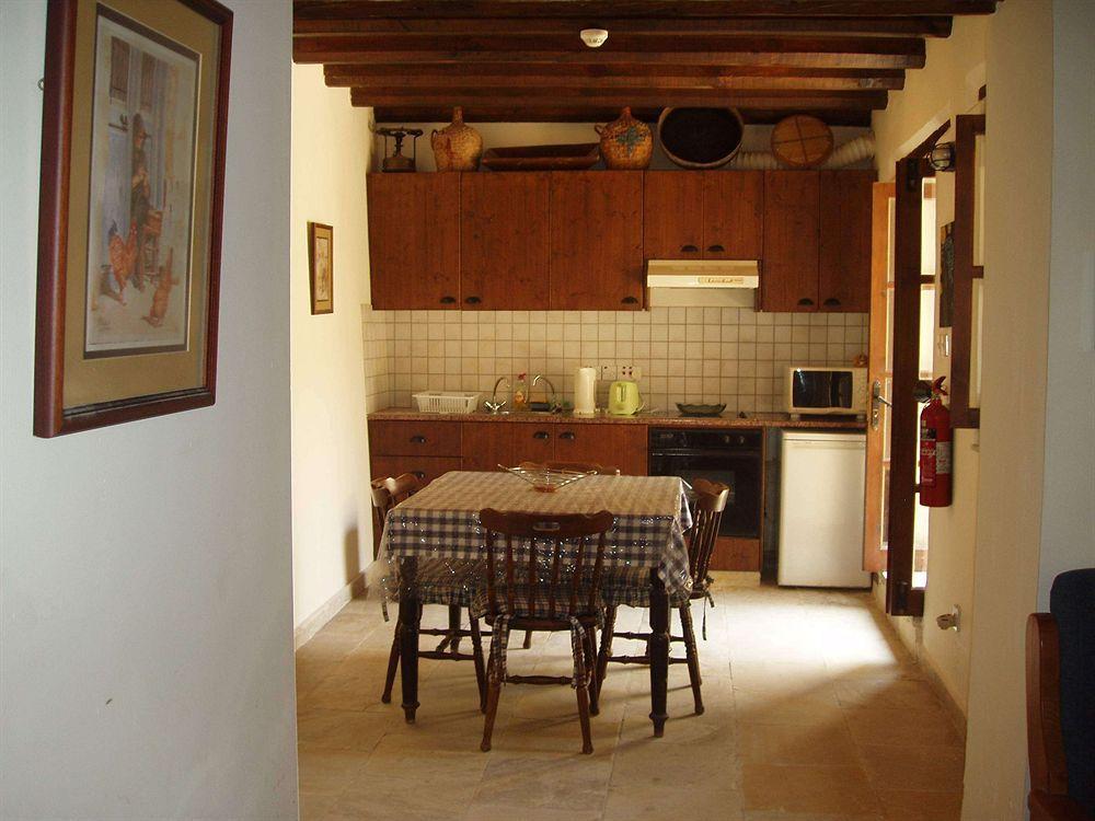 Niovi House Apartment Tochni Bagian luar foto