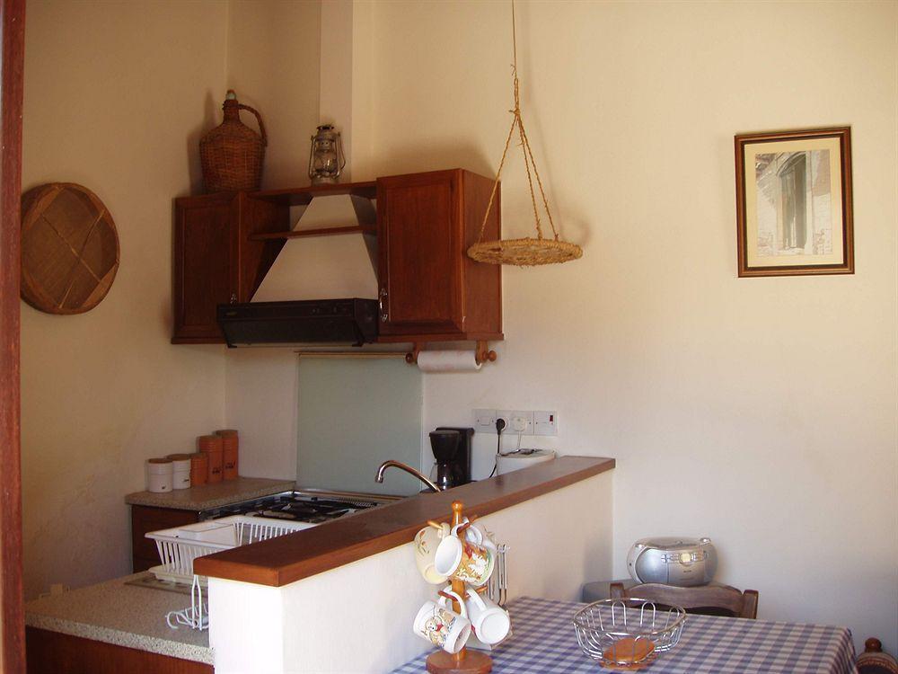 Niovi House Apartment Tochni Bagian luar foto