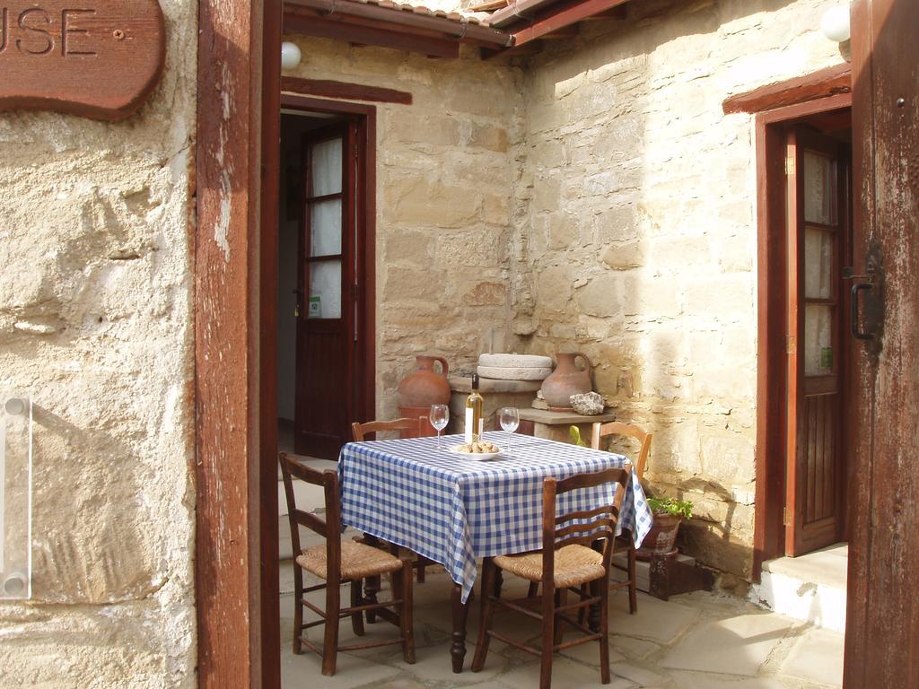 Niovi House Apartment Tochni Ruang foto