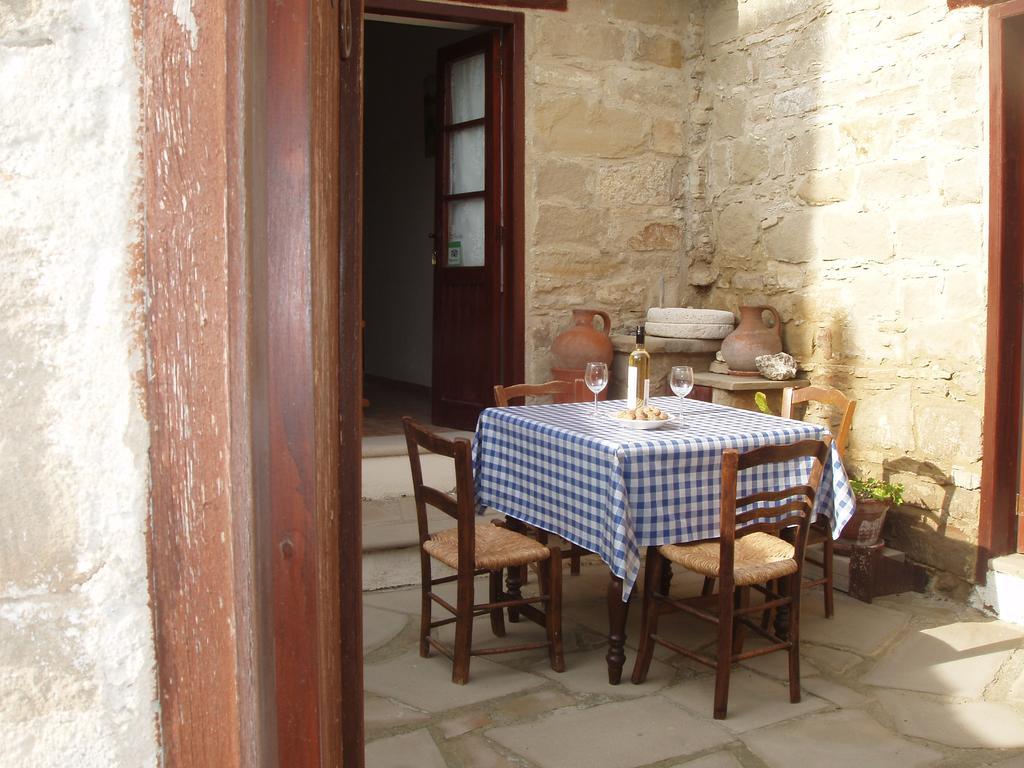 Niovi House Apartment Tochni Bagian luar foto
