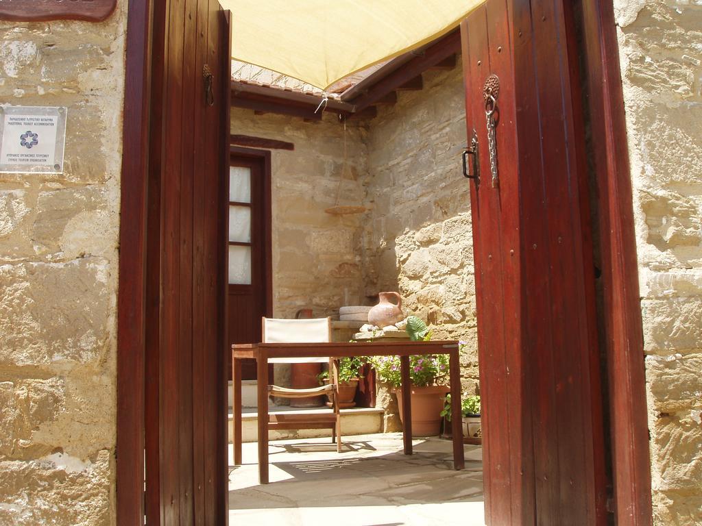 Niovi House Apartment Tochni Bagian luar foto